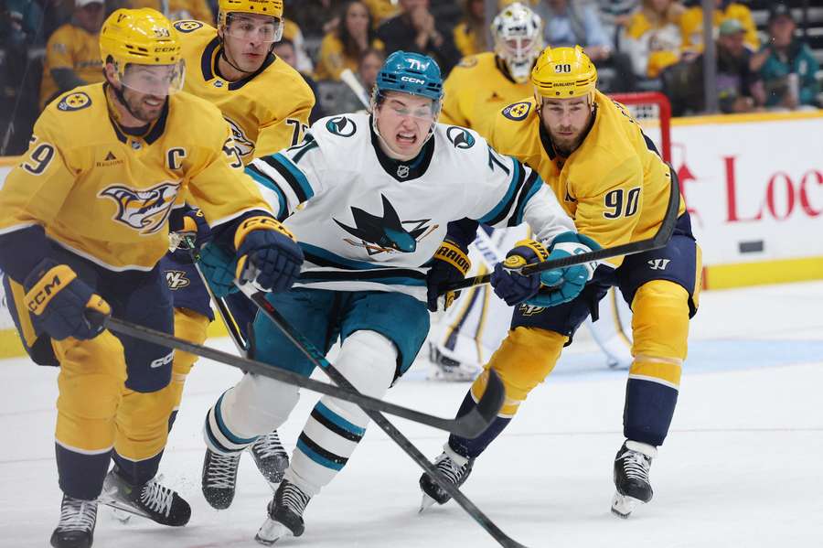 Celebrini bei einem NHL-Spiel zwischen San Jose und Nashville Celebrini bei einem NHL-Spiel zwischen San Jose und Nashville