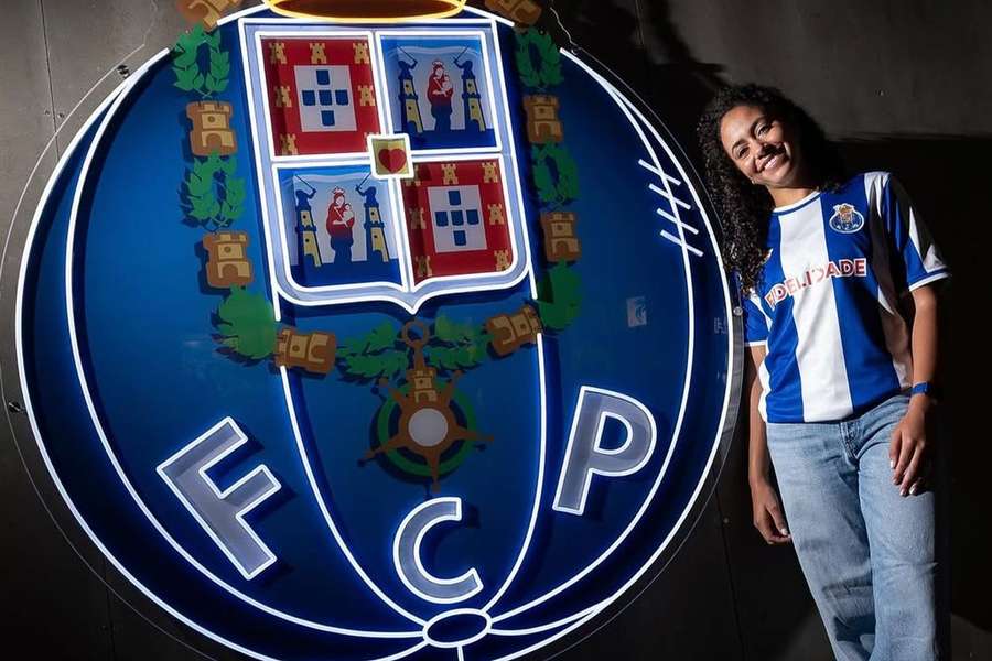 Lily Bryant apresentada nos dragões