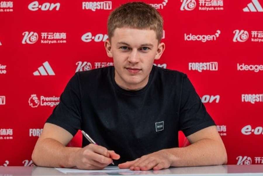 Berry assina pelo Nottingham Forest