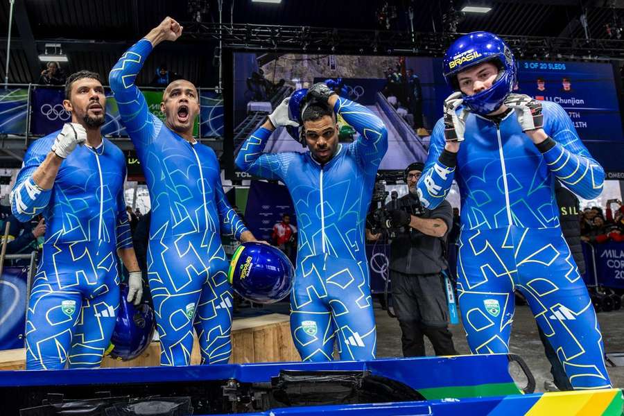 Equipe 4-man do Brasil celebra melhor marca da história no bobsled olímpico Equipe 4-man do Brasil celebra melhor marca da história no bobsled olímpico