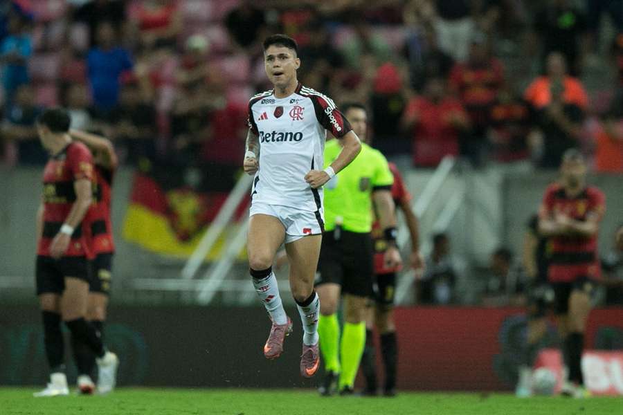 Luiz Araújo empatou o jogo na Arena Pernambuco Luiz Araújo empatou o jogo na Arena Pernambuco