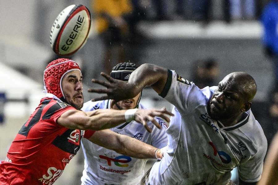 Toulon's French wing Gabin Villiere (L) during the French Top 14 rugby union match between Toulon and Pau Toulon's French wing Gabin Villiere (L) during the French Top 14 rugby union match between Toulon and Pau