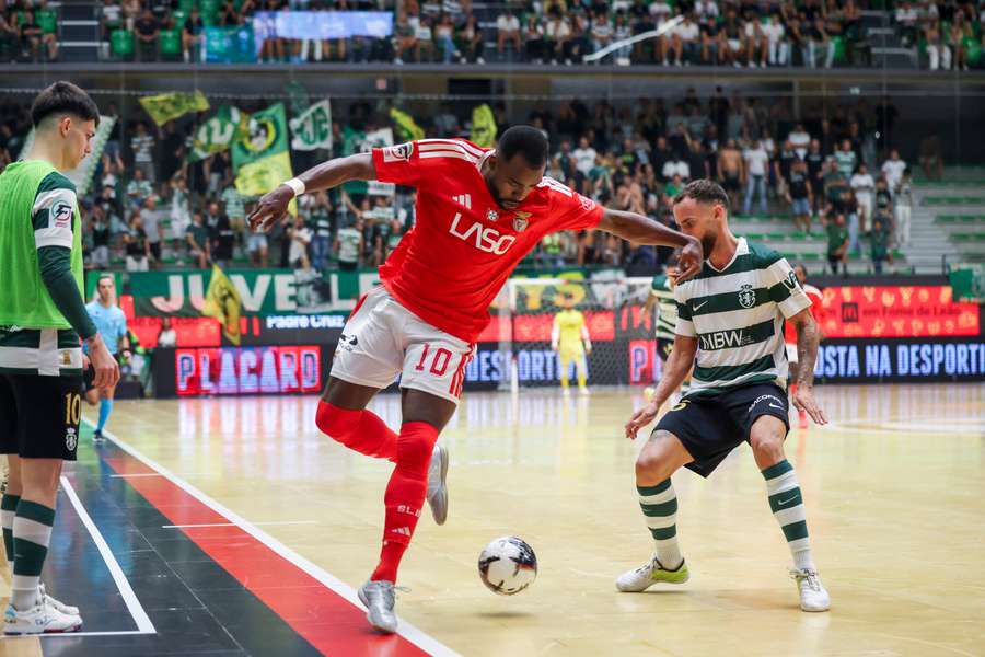 Duelo intenso entre Sporting e Benfica