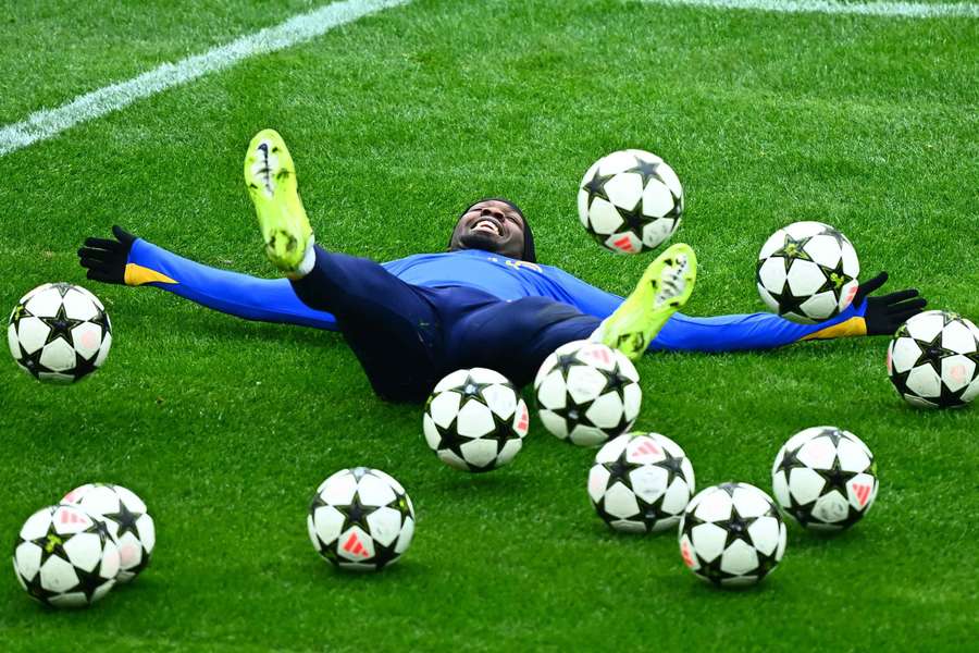 A Inter, de Thuram, está com os dois pés na próxima fase