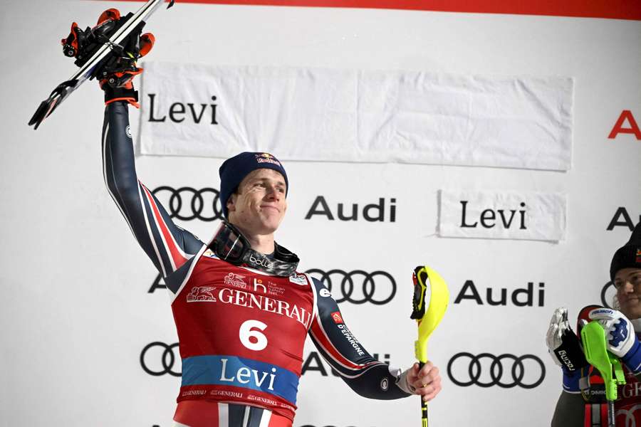 "Ça fait du bien de commencer comme ça", savoure Clément Noël, 2e au slalom de Levi "Ça fait du bien de commencer comme ça", savoure Clément Noël, 2e au slalom de Levi