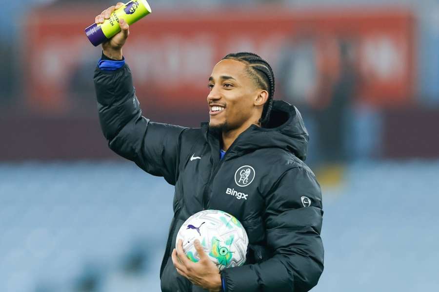 João Pedro chegou à lista de brasileiros com hat-trick na Premier League