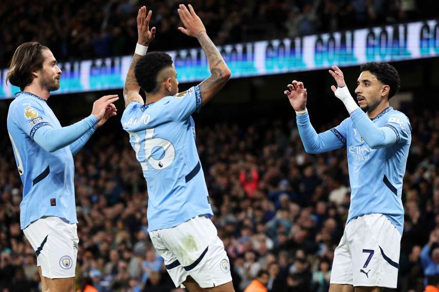 Marmoush esulta con Savinho e Grealish