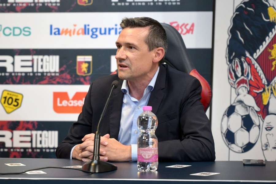 Marco Ottolini durante una conferenza stampa del Genoa