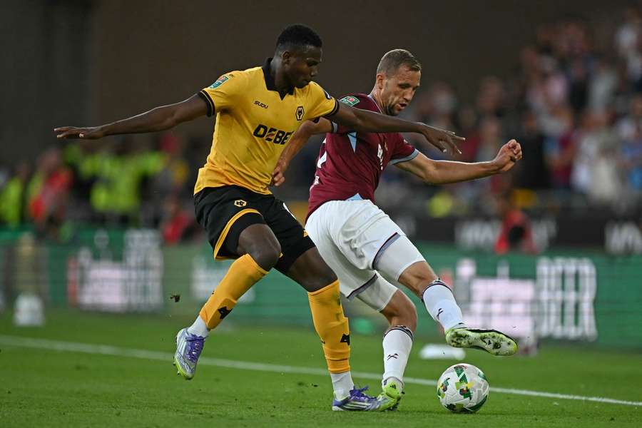 Opory Wolves a West Hamu Yerson Mosquera a Tomáš Souček by se mohli potkat letos i v Championship. Opory Wolves a West Hamu Yerson Mosquera a Tomáš Souček by se mohli potkat letos i v Championship.