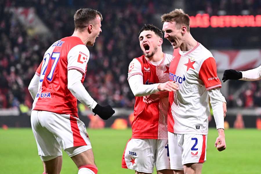 Radost v podání hráčů Slavie. Radost v podání hráčů Slavie.