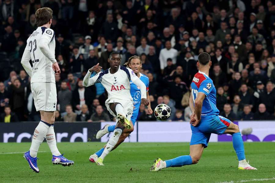 Kolo Muani ao serviço do Tottenham Kolo Muani ao serviço do Tottenham