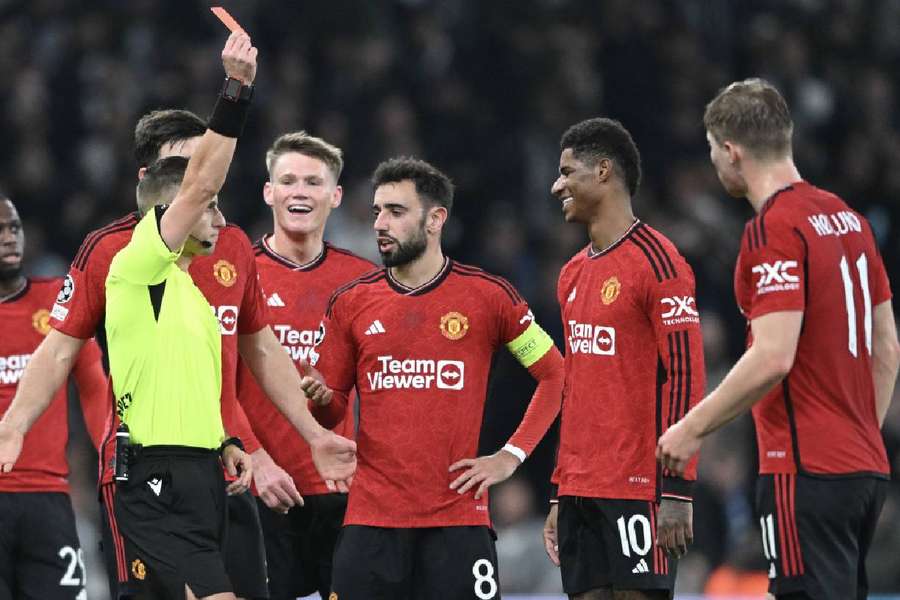 Rashford é expulso pela arbitragem