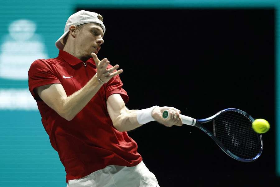 Shapovalov compite en la Copa Davis.