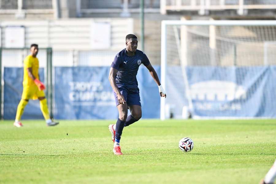 Diawara assinou por cinco temporadas com o AC Milan