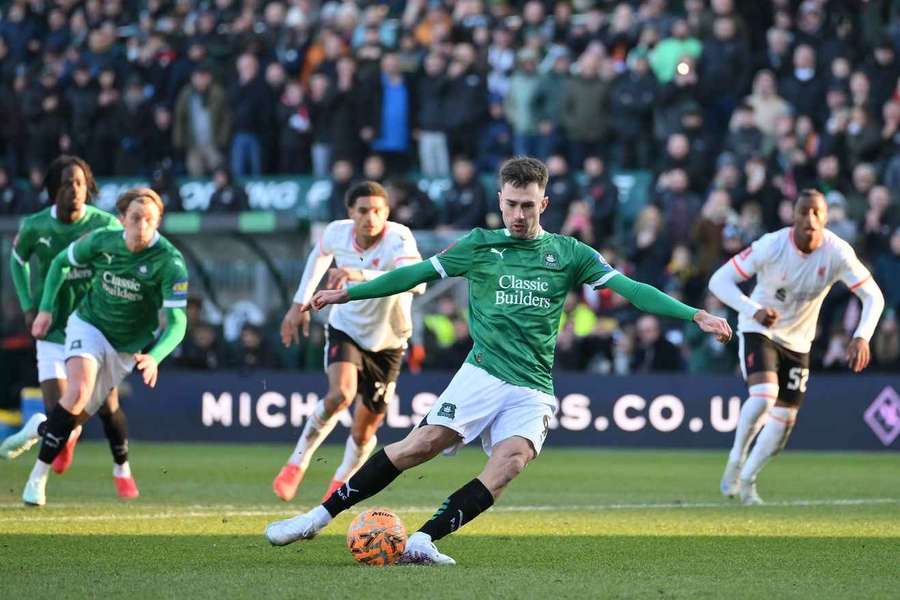Ryan Hardie a adus victoria pentru Plymouth din penalty în minutul 53