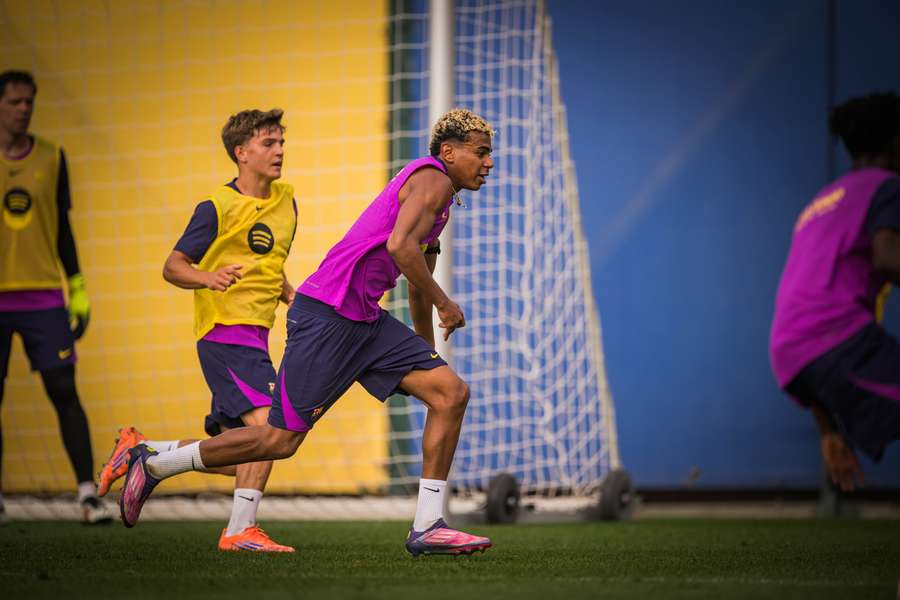 Lamine Yamal, entrenando este lunes 