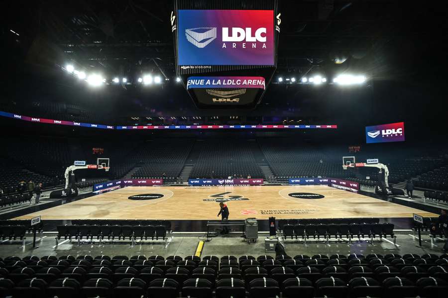 LDLC Arena v Lyonu je často dějištěm basketbalových utkání.