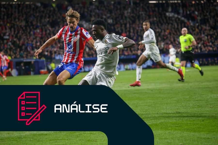 Marcos Llorente, do Atlético de Madrid, e Vini Jr., do Real Madrid, lutam pela bola