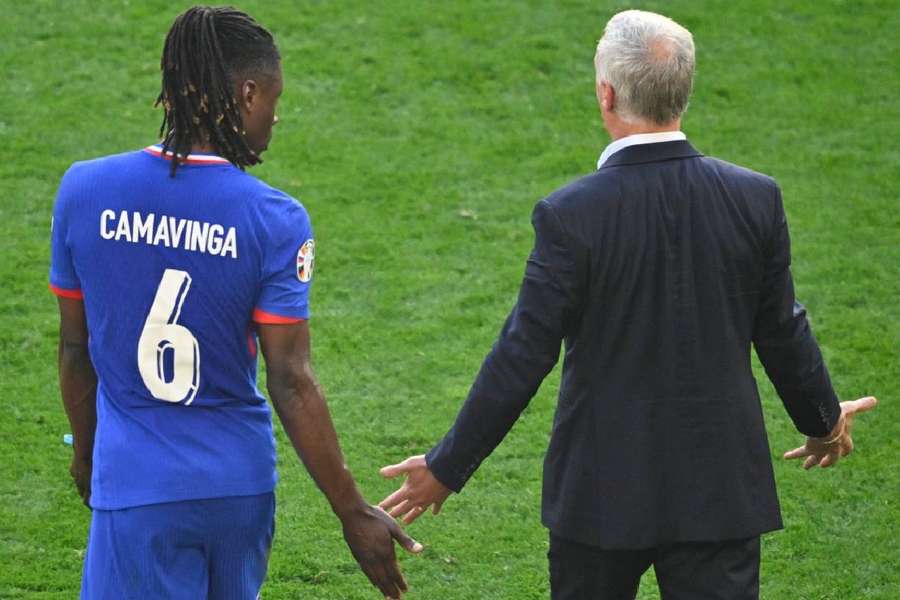 Deschamps y Camavinga, entrenador y jugador de la selección francesa