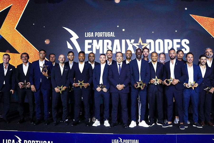 Reinaldo Teixeira, presidente da Liga Portugal, com os 20 novos embaixadores