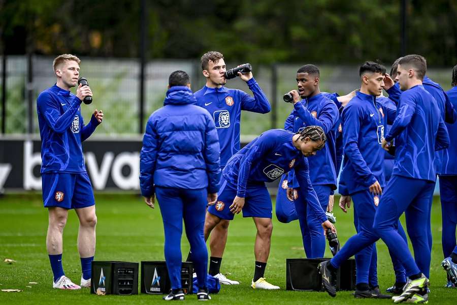 Thijs Dallinga (3L) en Jorrel Hato (5L) zijn voor het eerst bij de selectie van het Nederlands elftal Thijs Dallinga (3L) en Jorrel Hato (5L) zijn voor het eerst bij de selectie van het Nederlands elftal