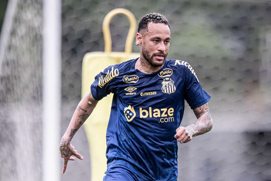 Neymar durante o treino no Santos