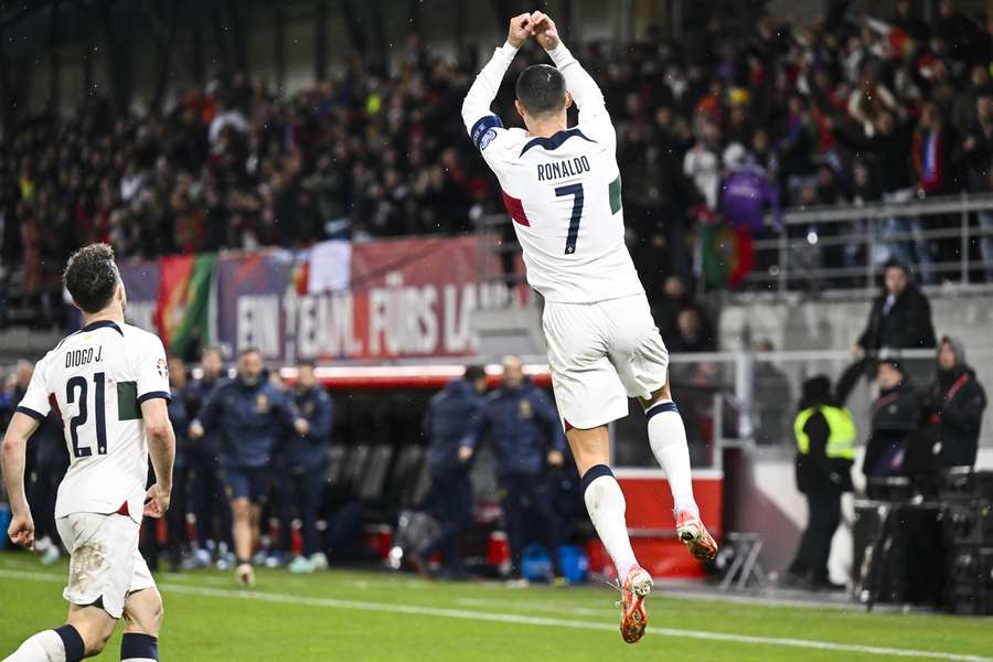 Cristiano Ronaldo chegou a 10 gols nas Eliminatórias da Euro