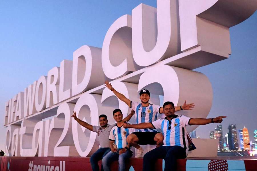 Torcedores já se concentram no Catar para o início da Copa do Mundo
