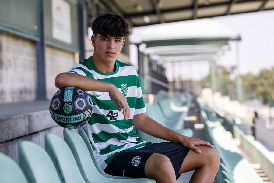 Martim Oliveira apresentado na Academia Cristiano Ronaldo
