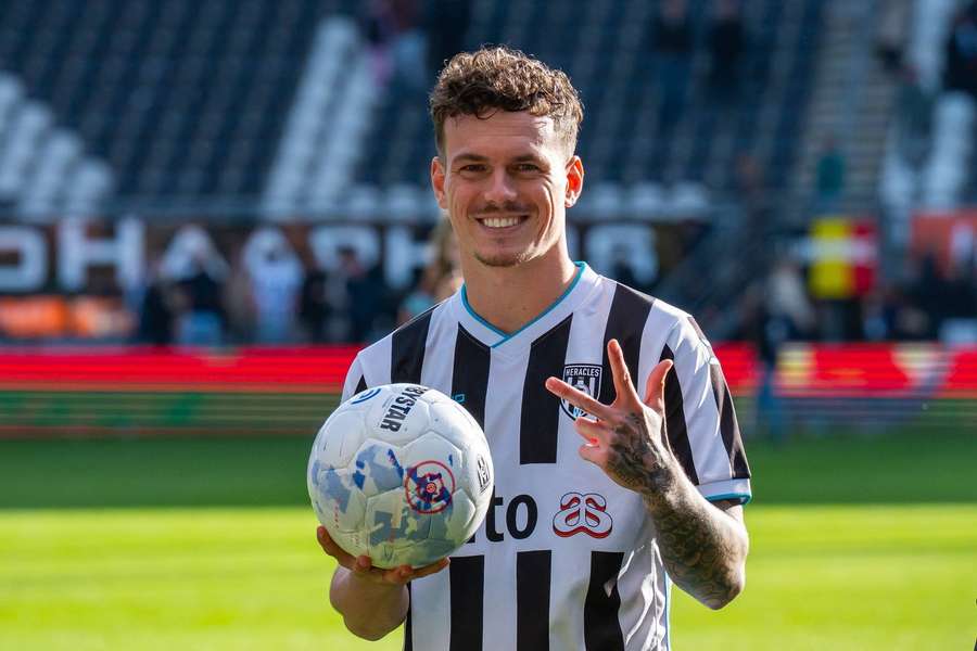 Jizz Hornkamp reforça o AZ Alkmaar com efeito imediato