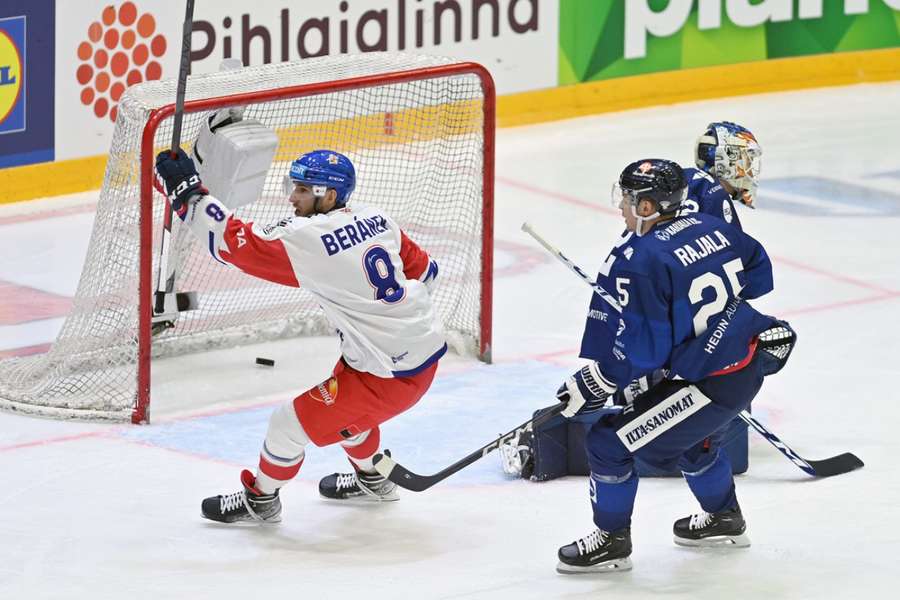 Finsko – Česko 2:3. Solidní start Švýcarských her, výhru trefil Tomášek, zářil Hrubec