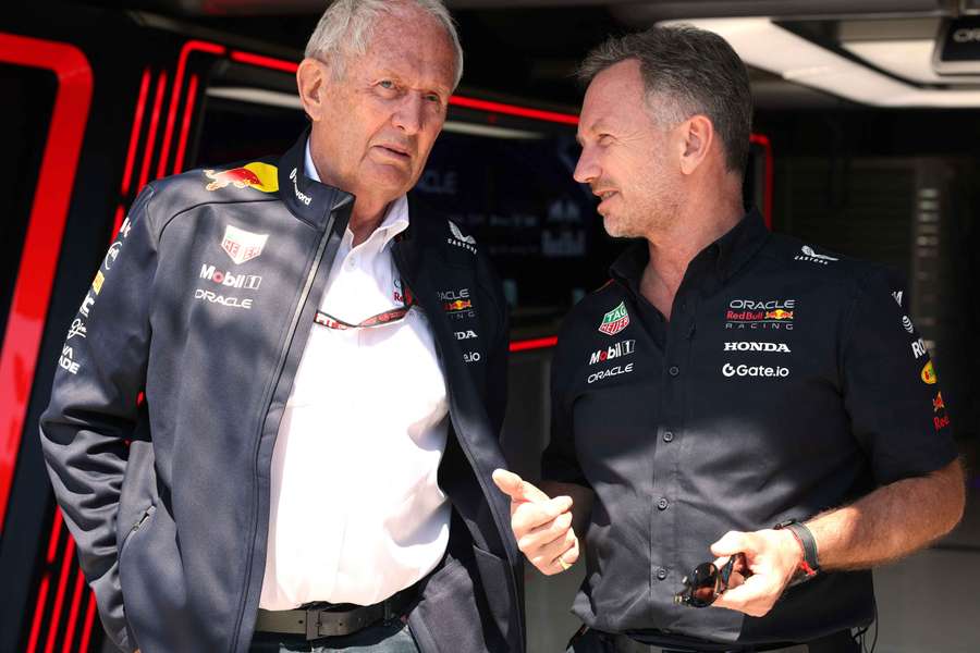 Helmut Marko a conversar tranquilamente com Christian Horner Helmut Marko a conversar tranquilamente com Christian Horner