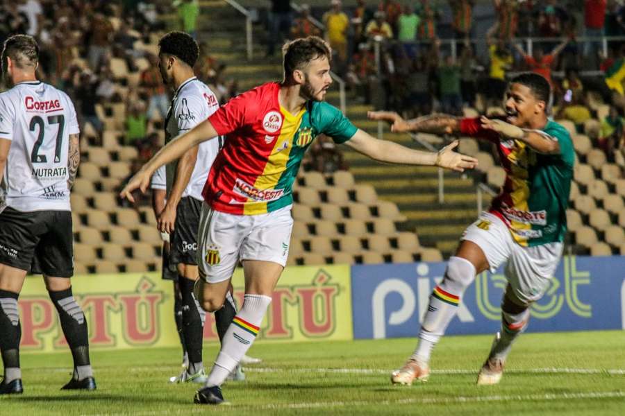 Poveda foi bem na Série B e quase levou o Sampaio Corrêa ao acesso