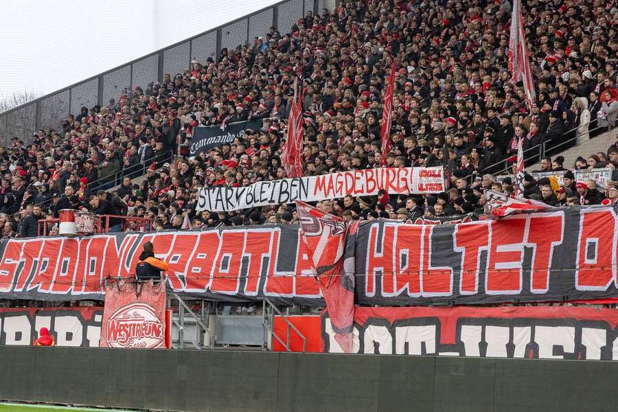 Rot-Weiss Essen Fans gedenken den Opfern von Magdeburg.