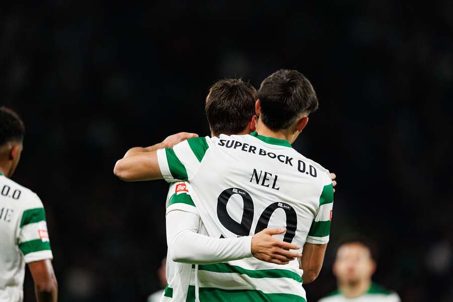 Rafael Nel comemorou com Daniel Bragança o golo da vitória do Sporting Rafael Nel comemorou com Daniel Bragança o golo da vitória do Sporting