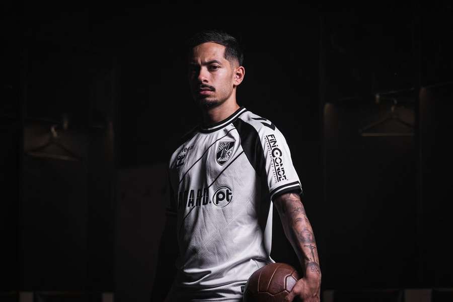Alanzinho reforça o Vitória SC por duas épocas