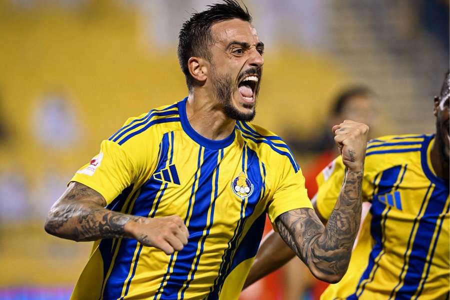 Joselu bisou no triunfo do Al-Gharafa de Pedro Martins