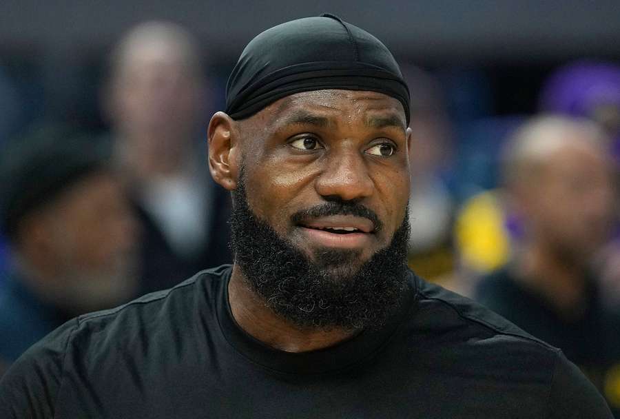 LeBron James ainda não definiu sua aposentadoria das quadras LeBron James ainda não definiu sua aposentadoria das quadras