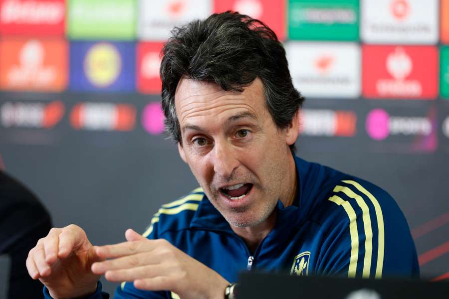 Emery habla ante los medios