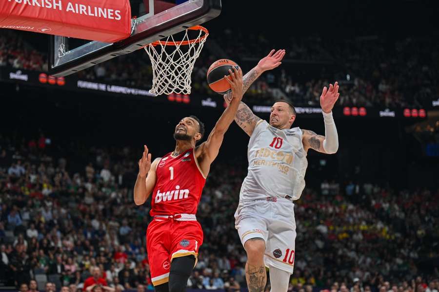 Theis kam auf fünf Punkte und vier Rebounds