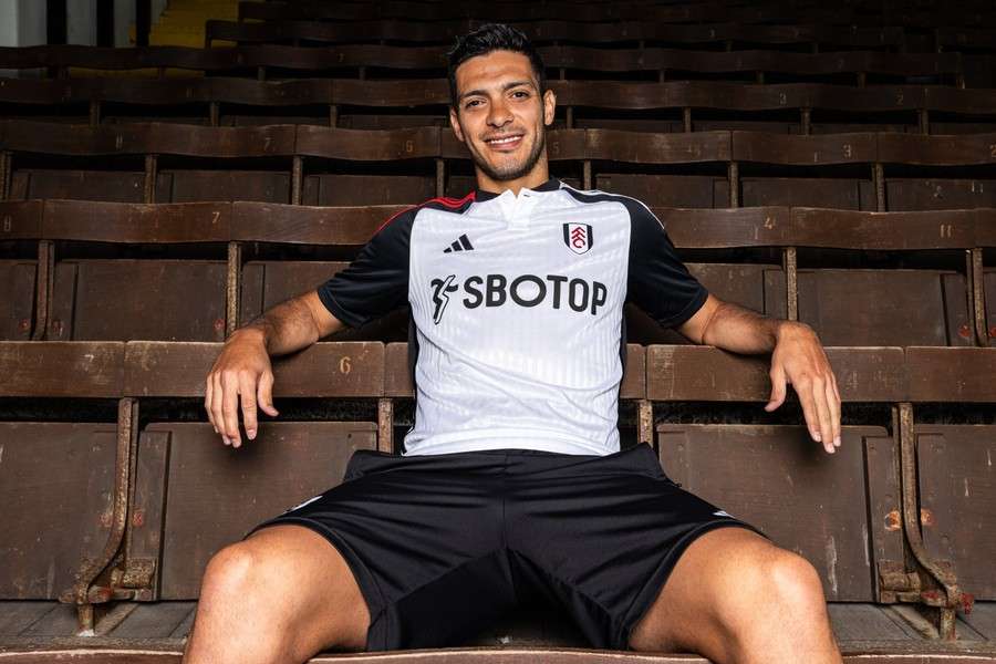 Mexicano muda de clube na Premier League