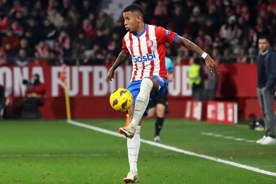 Savinho deu duas assistências na goleada do Girona sobre o Sevilla