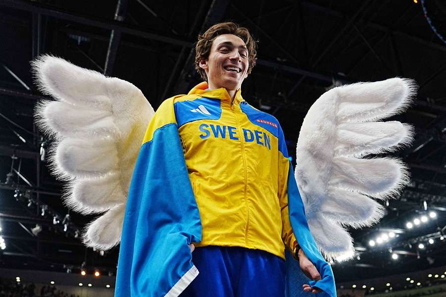 Duplantis sigue volando con su pértiga, no con sus alas