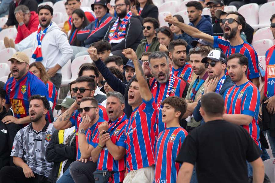 700 adeptos assistiram ao Felgueiras - Farense 700 adeptos assistiram ao Felgueiras - Farense