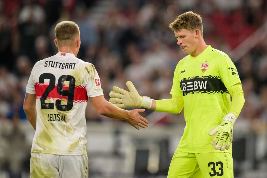 Finn Jeltsch und Alexander Nübel beim Spiel gegen den FC St. Pauli.