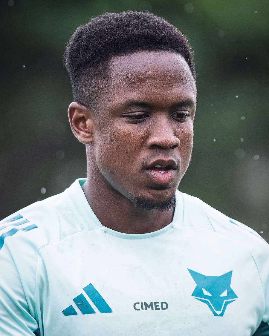 Luis Sinisterra deve fazer seu primeiro jogo como titular no Cruzeiro Luis Sinisterra deve fazer seu primeiro jogo como titular no Cruzeiro