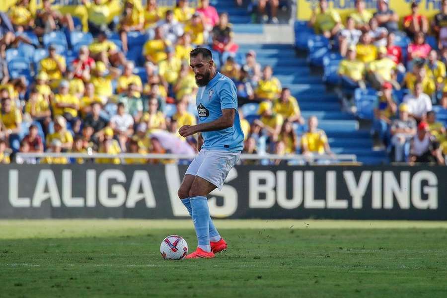 Celta Vigo striker Iglesias grateful to Real Betis fans for "ovation": I still belong here