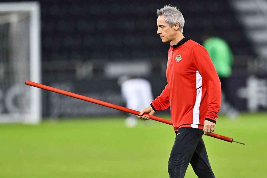 Paulo Sousa esteve duas épocas no Shabab Al Ahli, dos Emirados Árabes Unidos Paulo Sousa esteve duas épocas no Shabab Al Ahli, dos Emirados Árabes Unidos