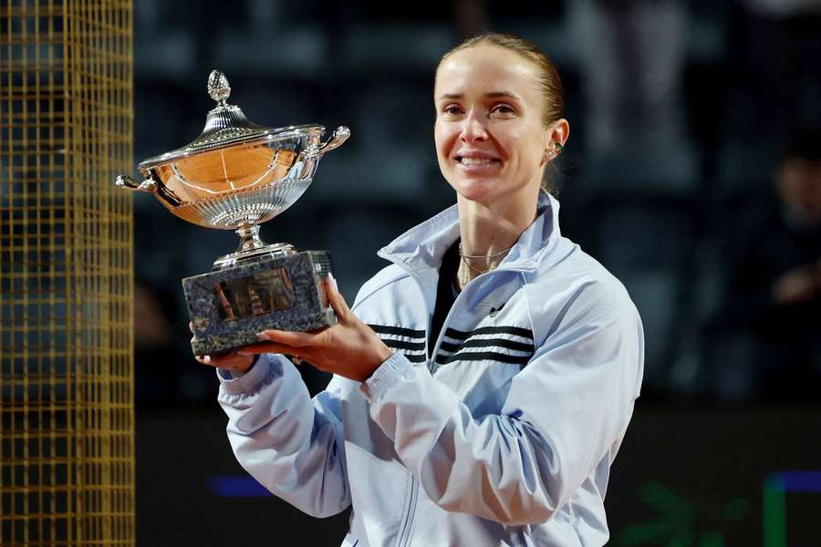 Elina Svitolina with her trophy Elina Svitolina with her trophy