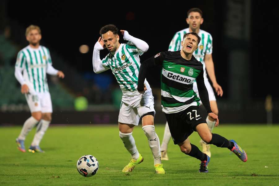 Fresneda em lance com Tiago Morais